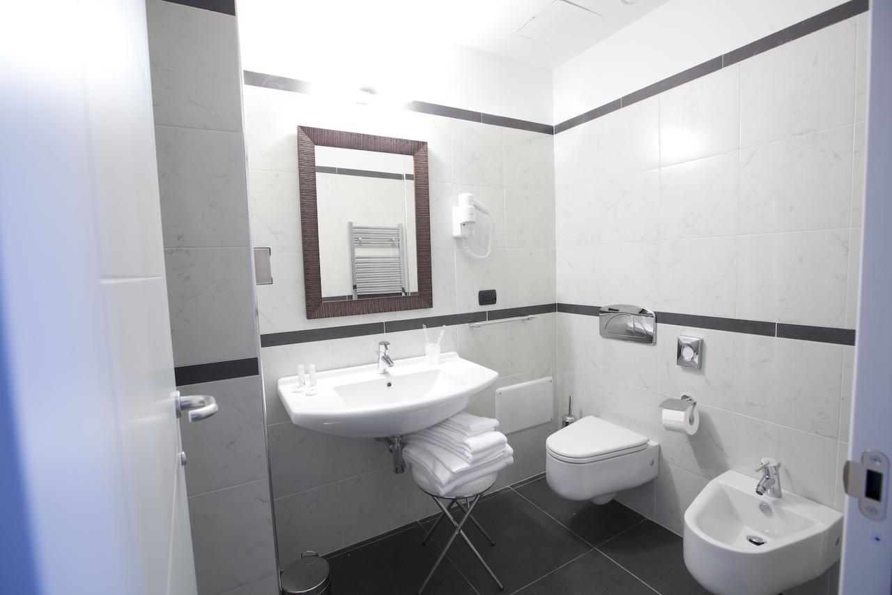 Hotel Eridano Sannazzaro de' Burgondi Quarto foto
