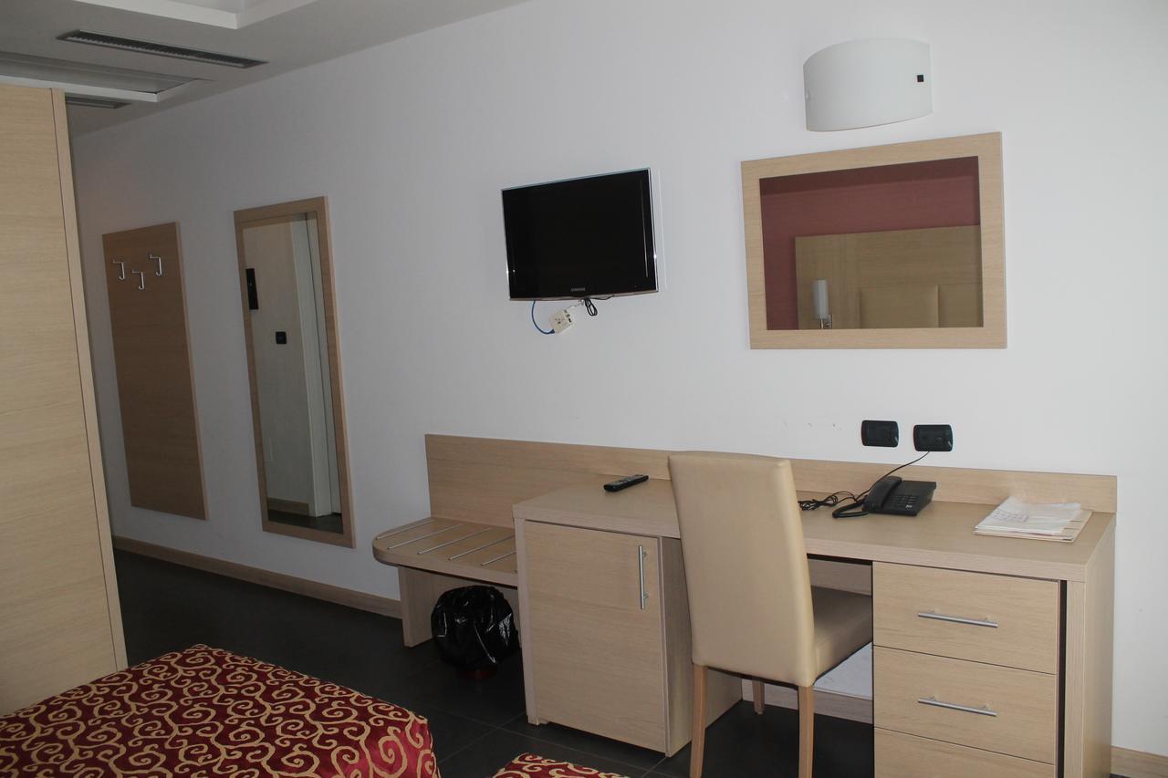 Hotel Eridano Sannazzaro de' Burgondi Quarto foto