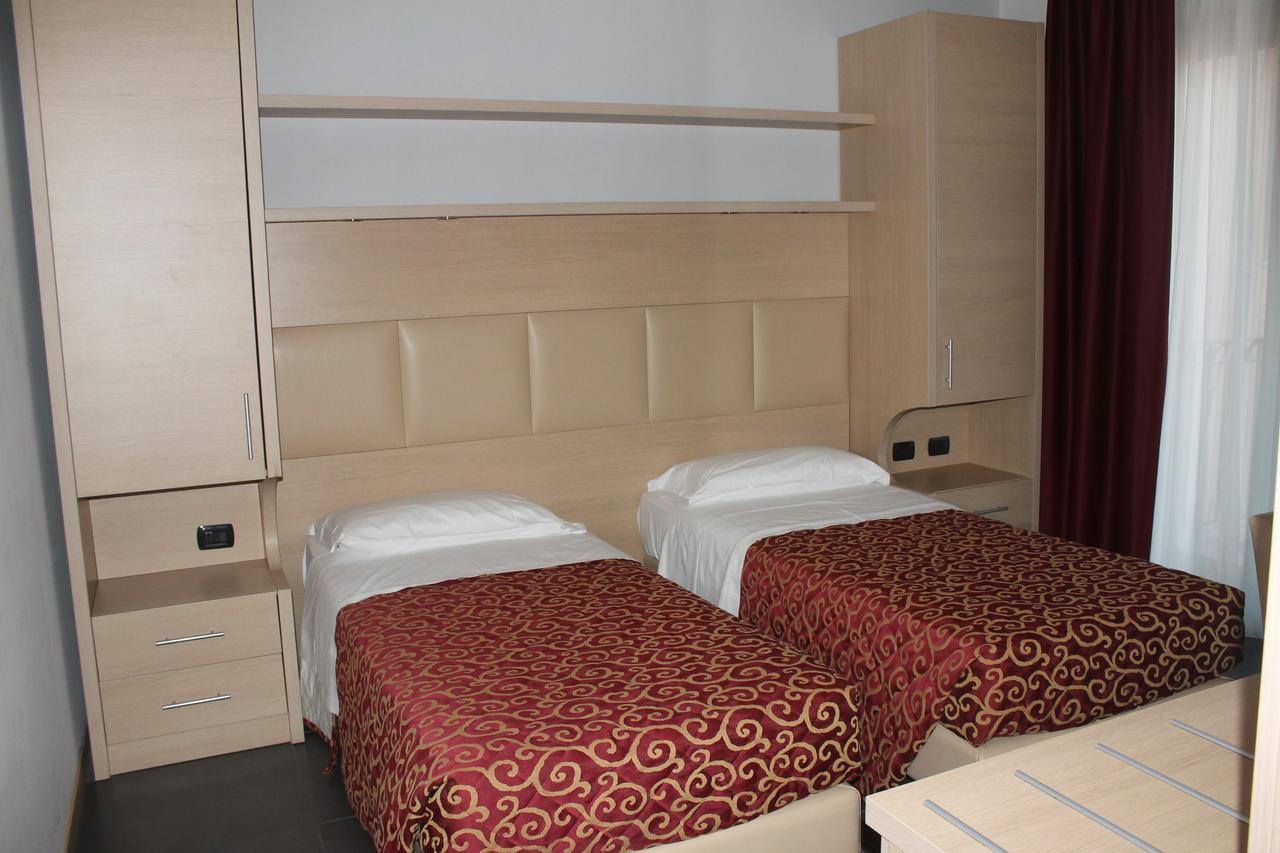 Hotel Eridano Sannazzaro de' Burgondi Quarto foto