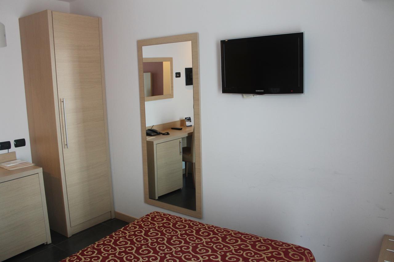 Hotel Eridano Sannazzaro de' Burgondi Quarto foto