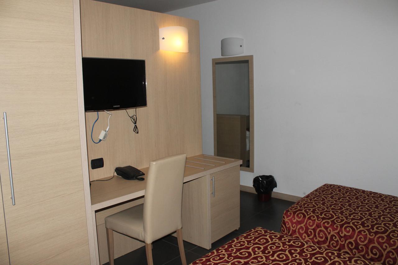 Hotel Eridano Sannazzaro de' Burgondi Quarto foto